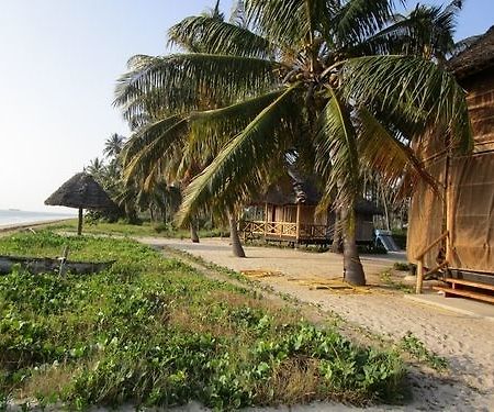 Barry'S Beach Resort Mkwaja Exterior foto