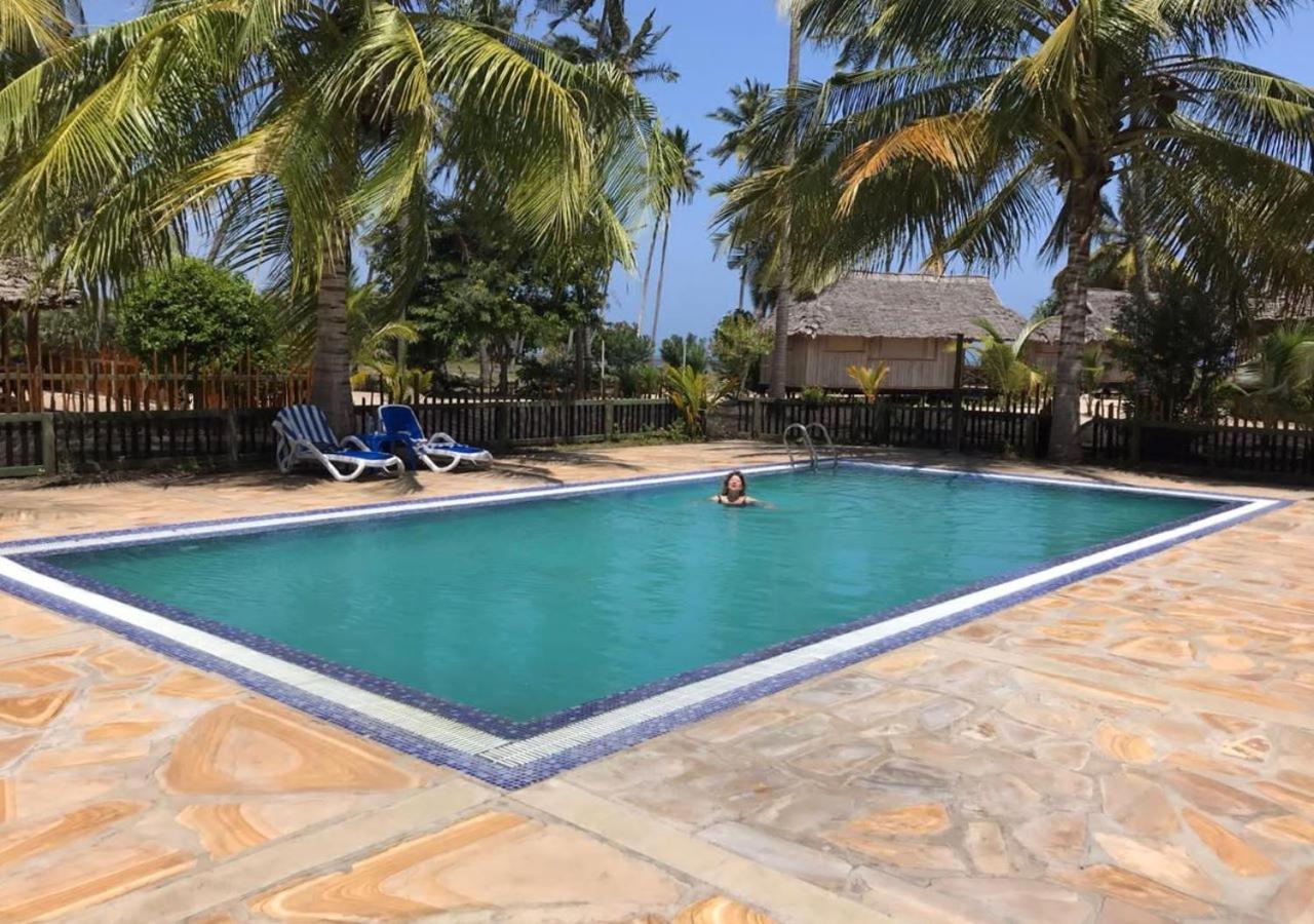 Barry'S Beach Resort Mkwaja Exterior foto