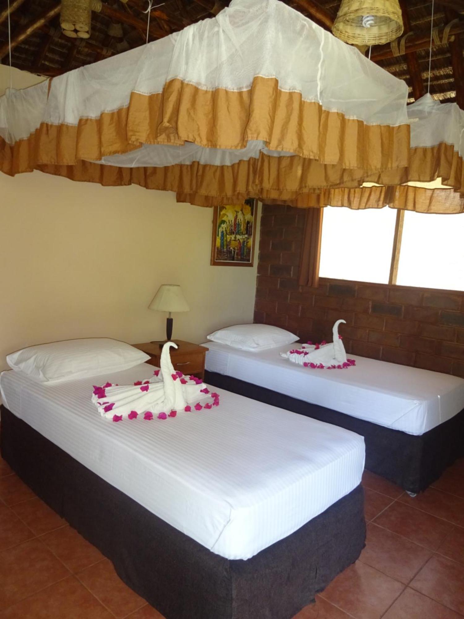 Barry'S Beach Resort Mkwaja Exterior foto