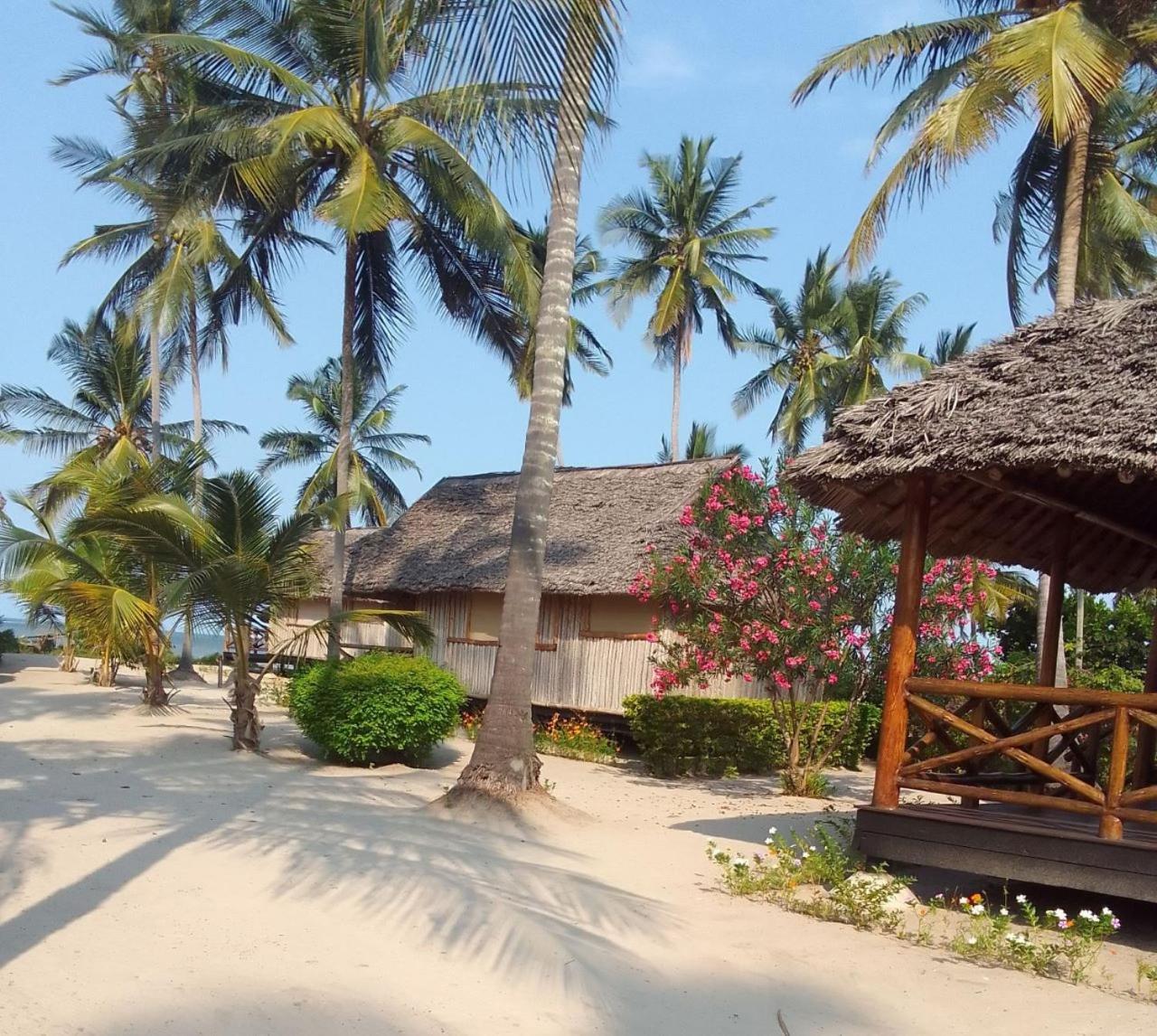 Barry'S Beach Resort Mkwaja Exterior foto