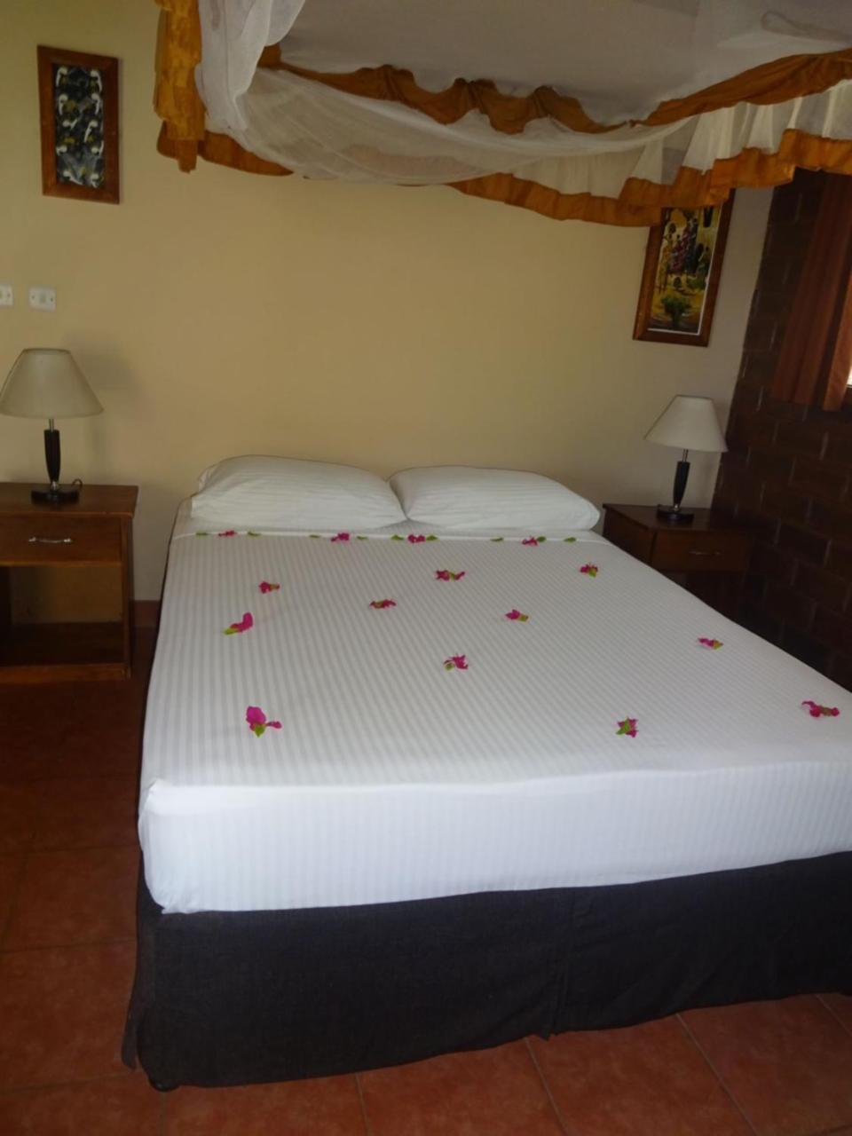 Barry'S Beach Resort Mkwaja Exterior foto