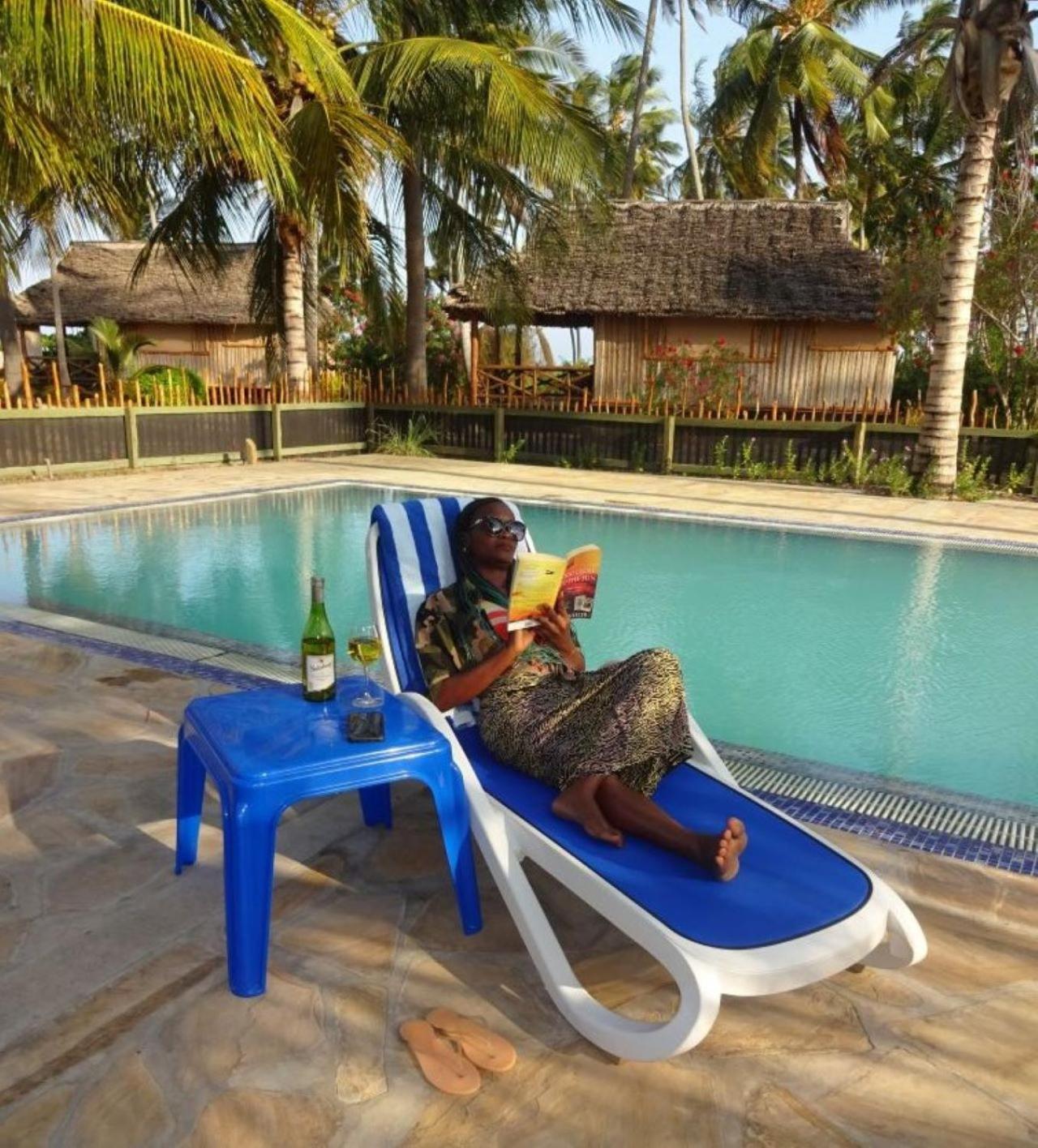 Barry'S Beach Resort Mkwaja Exterior foto