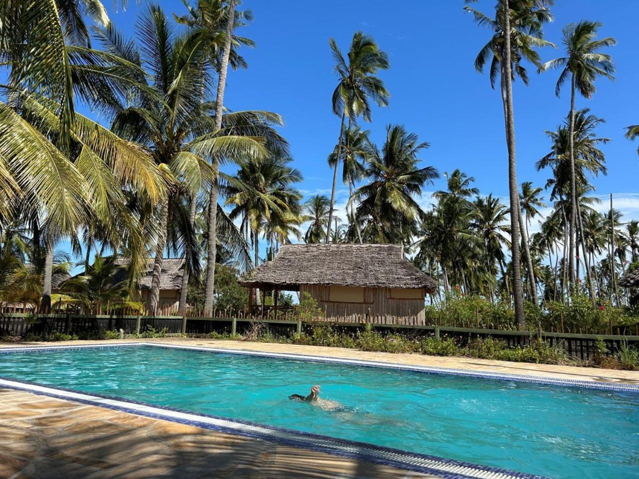 Barry'S Beach Resort Mkwaja Exterior foto