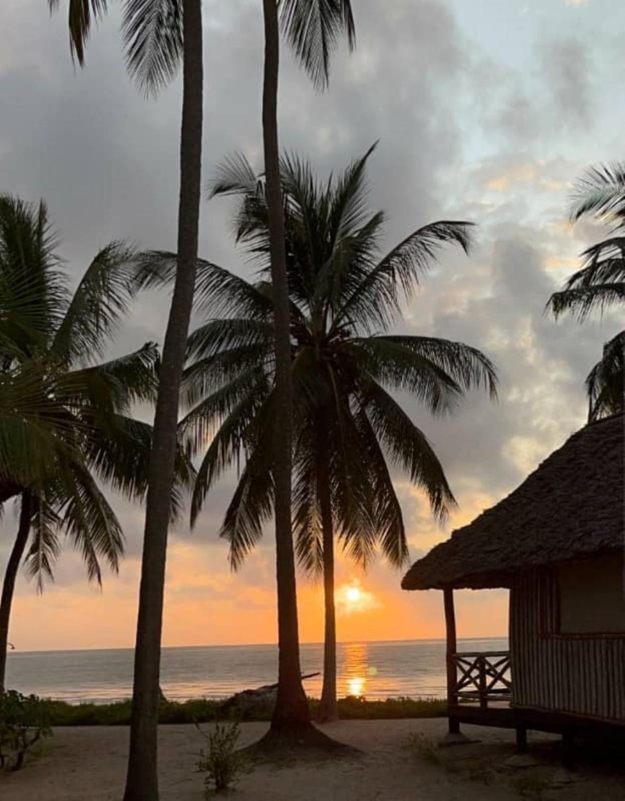 Barry'S Beach Resort Mkwaja Exterior foto